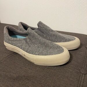 Gray Slip-On Men's Shoes size 8.5 sea Vees